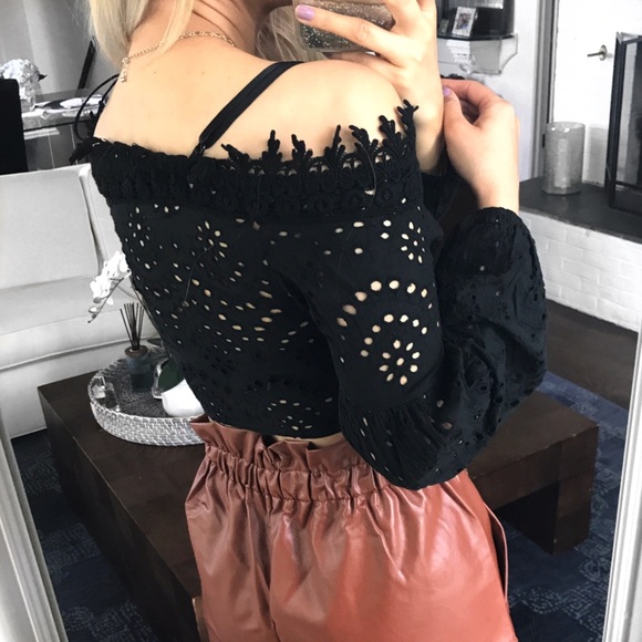 🆕 BLACK PERFORATED LONG SLEEVE TIE FRONT CROP TOP - Picture 4 of 13